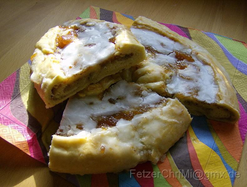 02Maerz2009 (1).JPG - Smoerkrans (dänischer Butterkuchen)